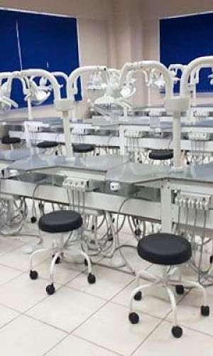 Bancada para laboratório para faculdade Bancada para laboratório para faculdade